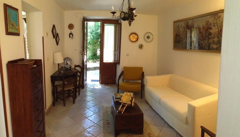 Cortile Via Sales 11 Apartment Erice Room photo